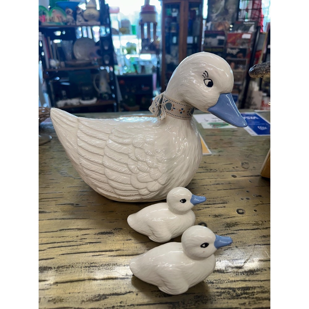 Vintage Country Ceramic Duck and Babies